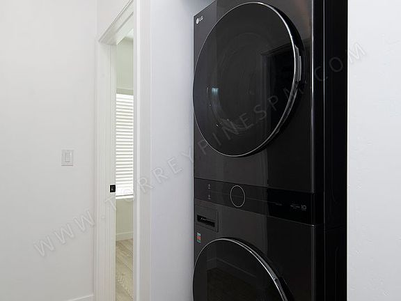 4th image of 3037-3 Luna Ave #0