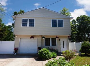 194 Noble St, Brentwood, NY 11717