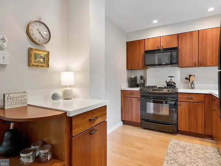 3408 Martha Custis Dr — Photo 6