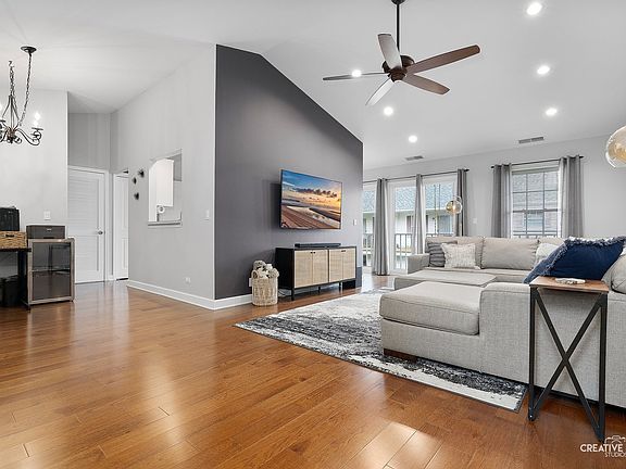 3rd image of 734 W Streamwood Blvd #B