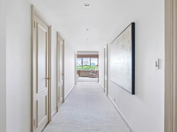 936 5th Avenue image 4 of 35