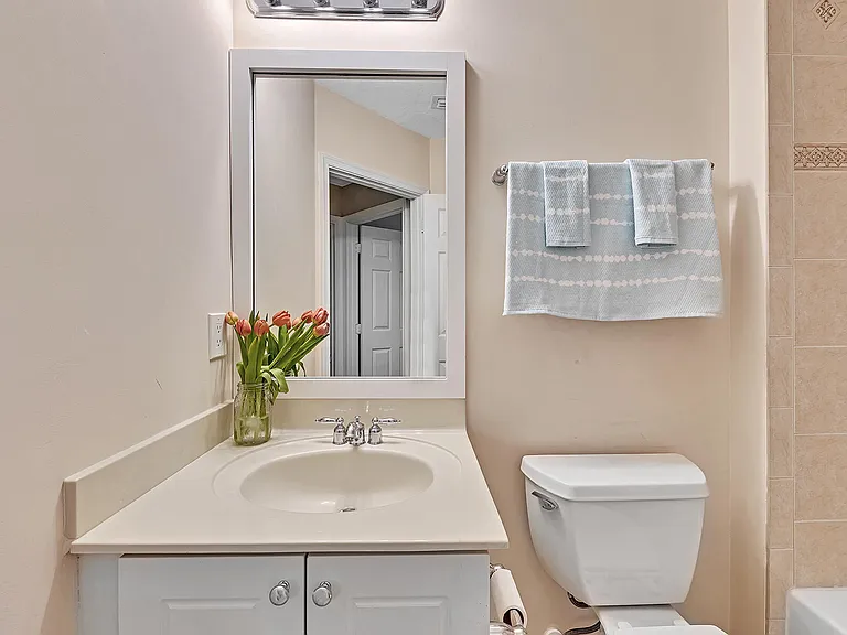 323 Bayfront Dr — Photo 45