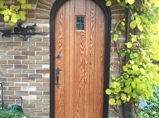 926 E Circle Dr, Whitefish Bay, WI 53217