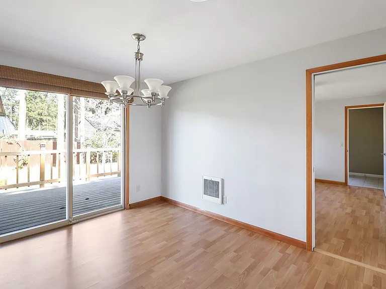 368 NW Columbia Dr — Photo 6