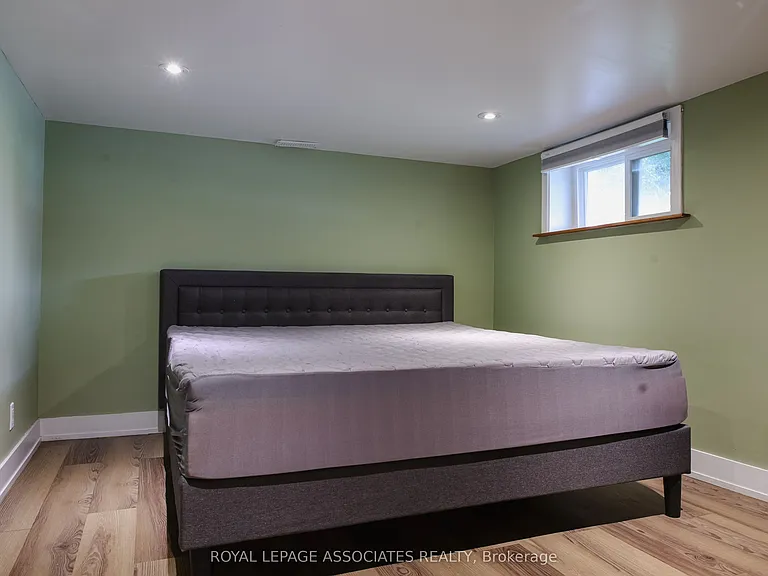 330 Athol St E — Photo 7