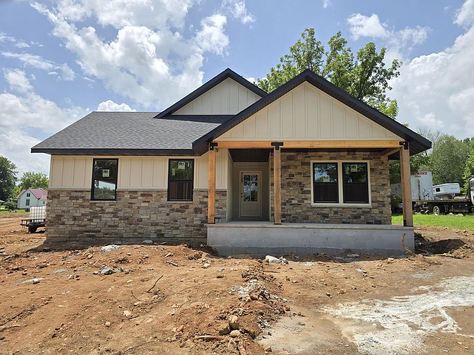 1st image of 304 W Linn Street
