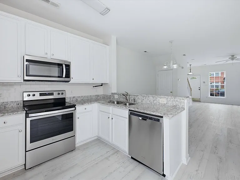 6928 Creft Cir — Photo 15
