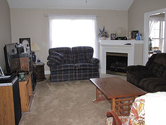 5th image of 320 Bocote Dr