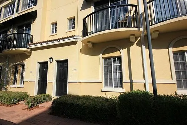 2 bed, 2.5 bath, 1349 sqft, $2,695 — Photo 3