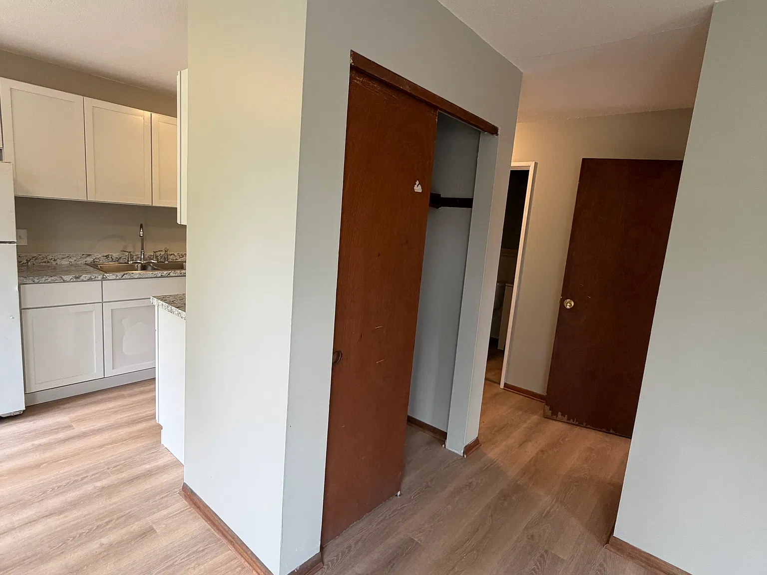 1040 Agate St — Photo 3