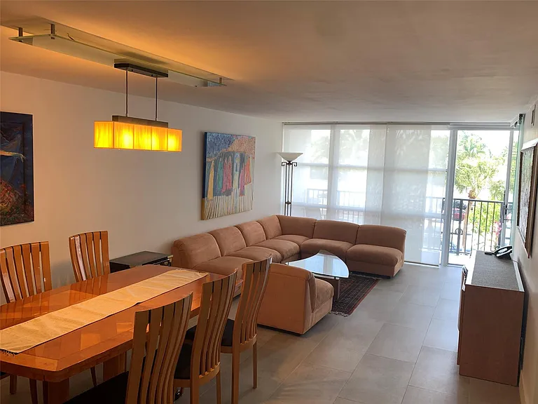 1000 Parkview Dr #319 — Photo 9