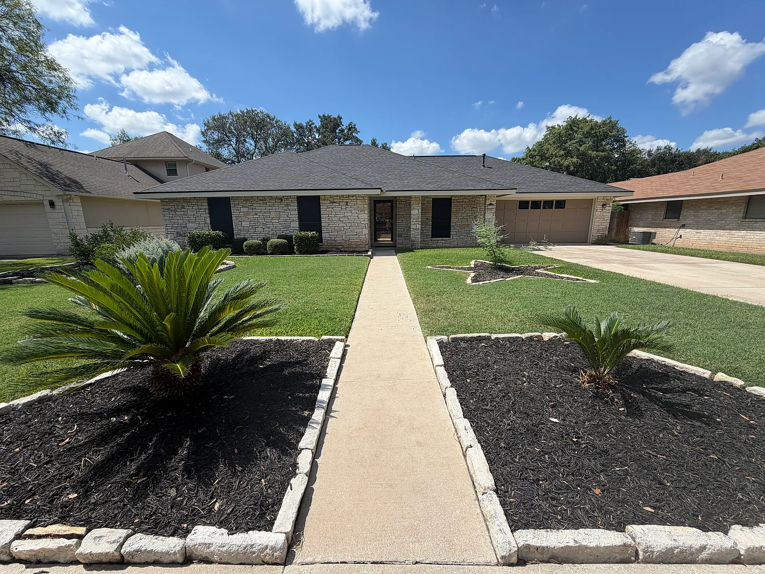 4 bed, 2274 sqft, $2,400 — Photo 1