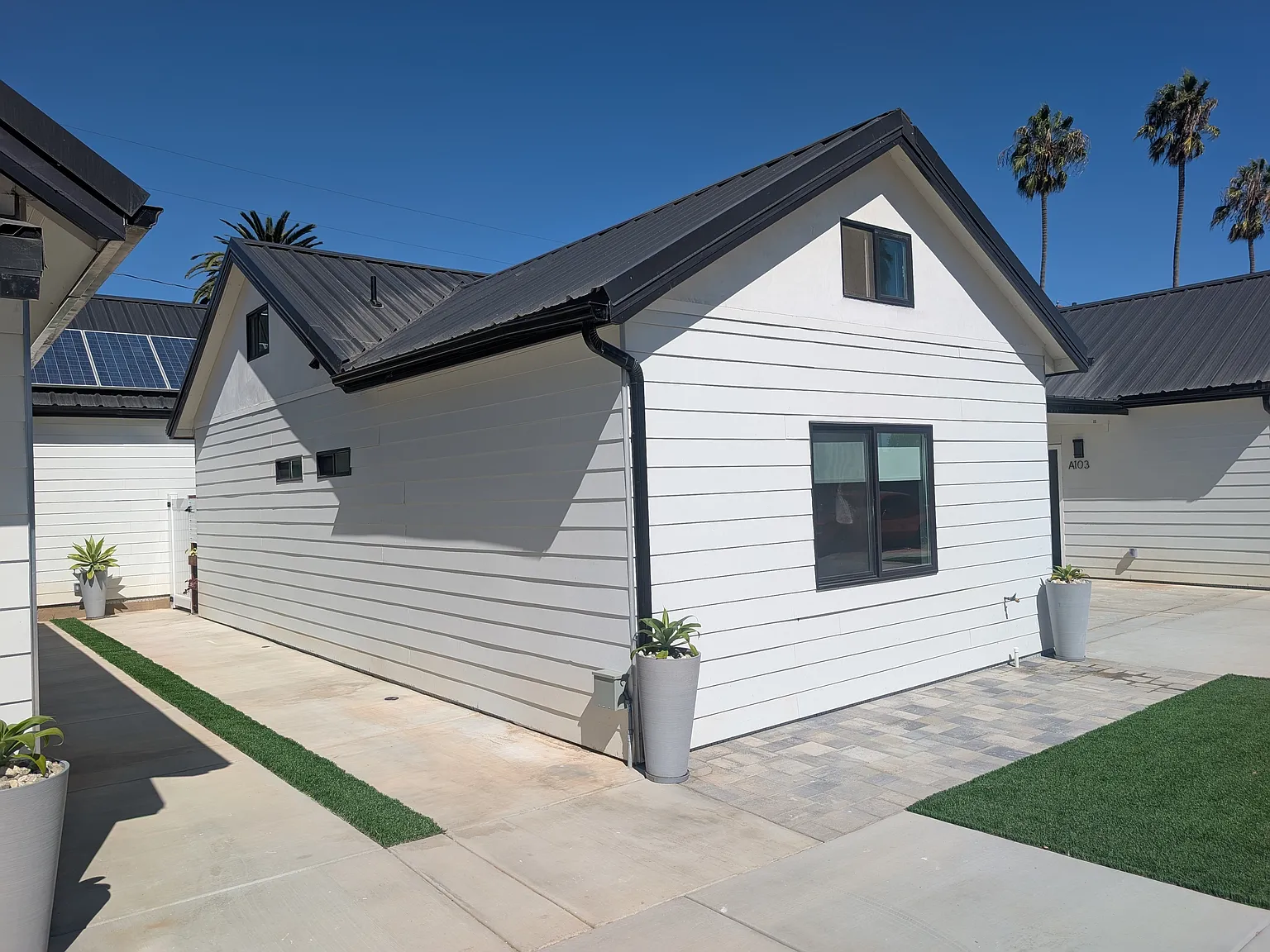 2 bed, 782 sqft, $4,245 — Photo 3