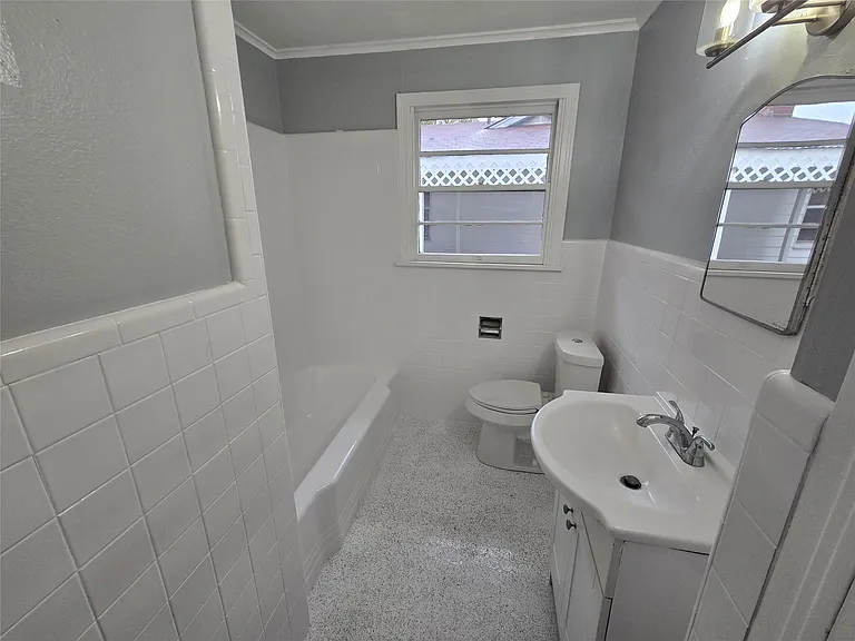 233 Roma Dr — Photo 7