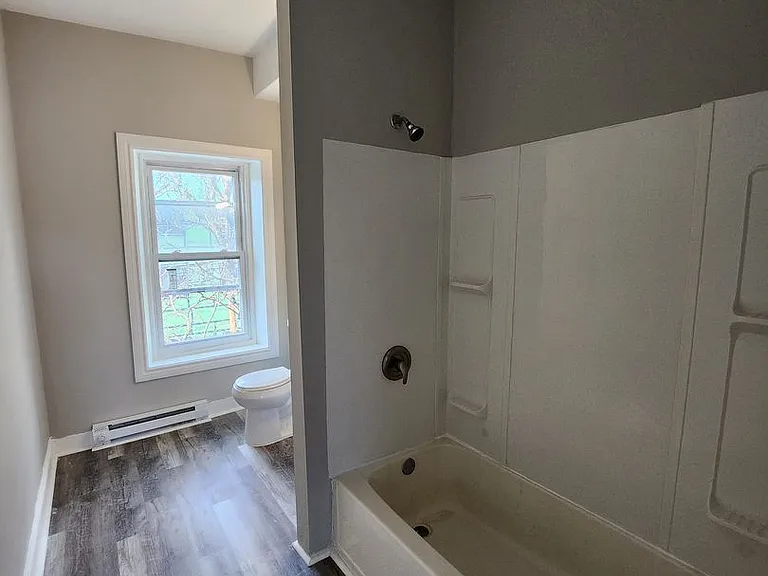 818 W Walnut St — Photo 6