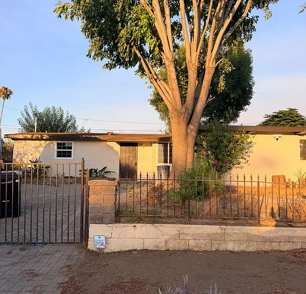 5314 N Banewell Ave — Photo 1