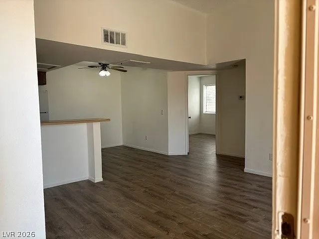 2 bed, 1.0 bath, 810 sqft, $1,005 — Photo 2
