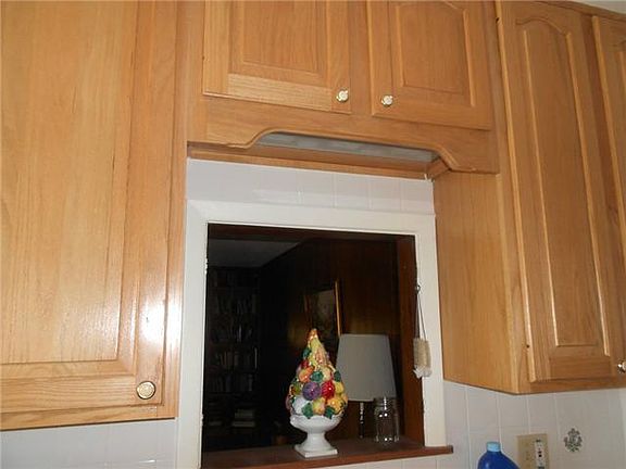 4th image of 2116 Harwood Dr