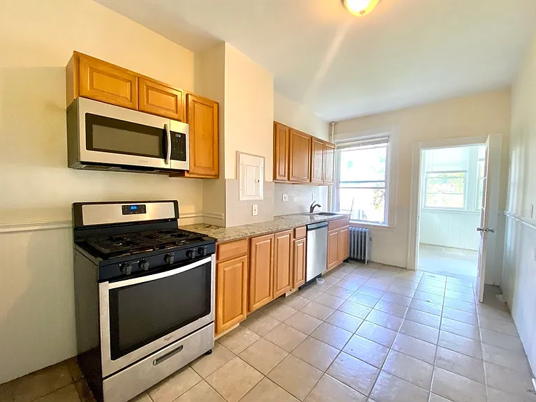 144 Coolidge St #2 — Photo 11