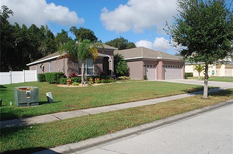 1st image of 4806 Lakes Edge Ln