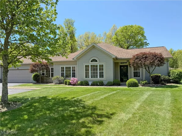 20 Hunters Woods Blvd #A, Canfield, OH 44406