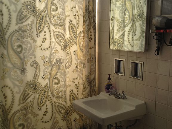 5th image of 1463 W Summerdale Ave APT 3A