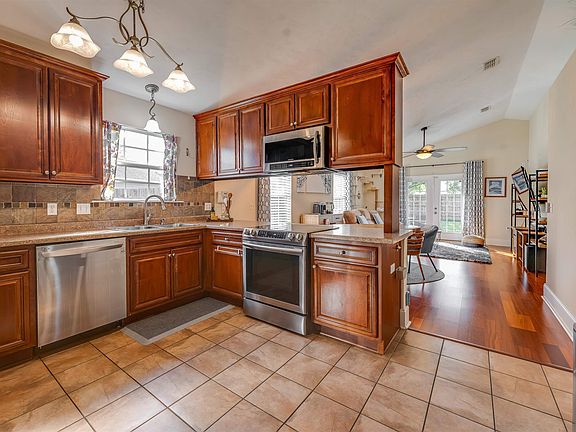 2nd image of 4704 Silent Creek Ln
