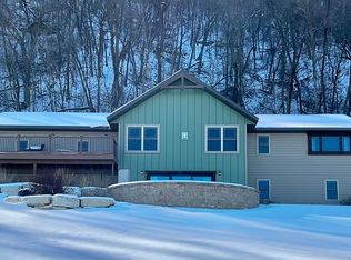 1840 Kains Switch Ln, Lansing, IA 52151