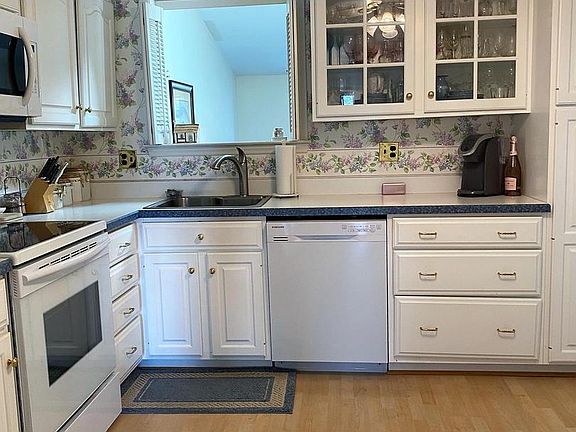 3rd image of 30 Hastings Ct