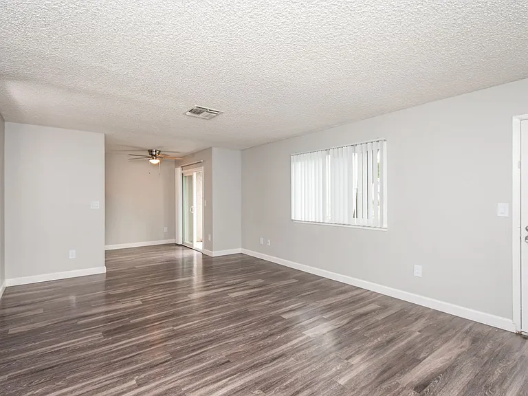 Gold Creek Apartments — Photo 29