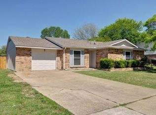 414 Brandon St, Grand Prairie, TX 75052