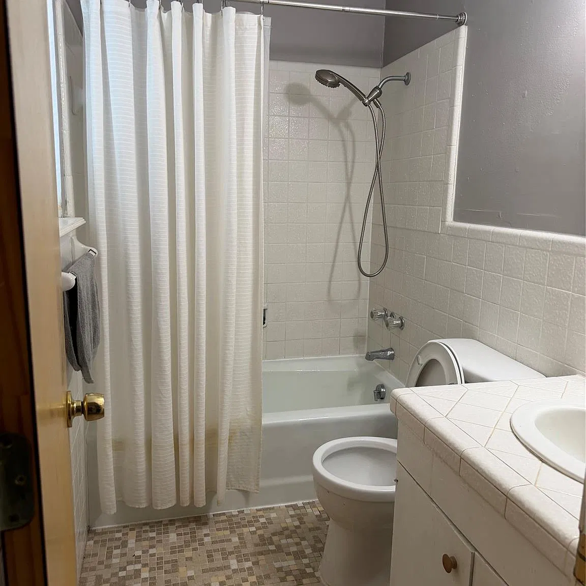 Studio, 1.0 bath, 480 sqft, $825 — Photo 3