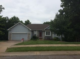 8422 Timber Trails Dr, De Soto, KS 66018