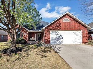 3821 Park Oaks Ct, North Richland Hills, TX 76180