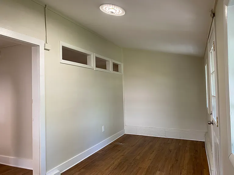 295 E Chestnut St #6 — Photo 2