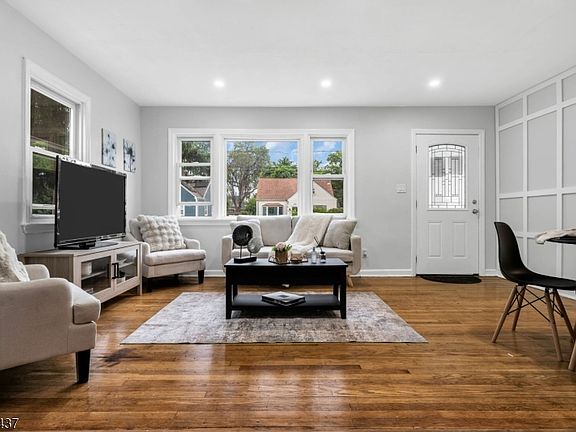 3rd image of 1220 Crescent Ave