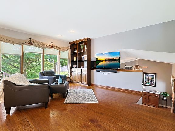 5th image of 505 N Stephen Dr