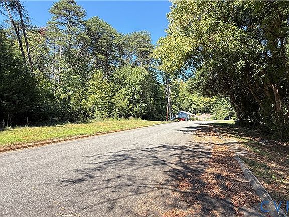 4th image of 1400 Mountain Rd