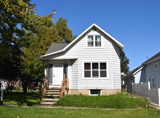 318 4th St, Manistee, MI 49660