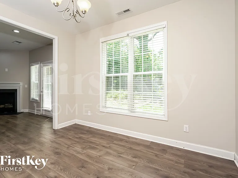 1818 Yarbrough Dr — Photo 8