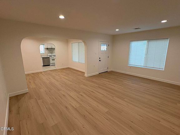 4th image of 1035 Raymond Ave