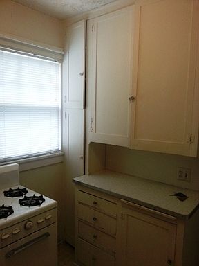 4th image of 912 S 17th St APT A2