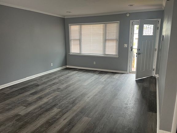 2nd image of 1215 Jamal Ln W
