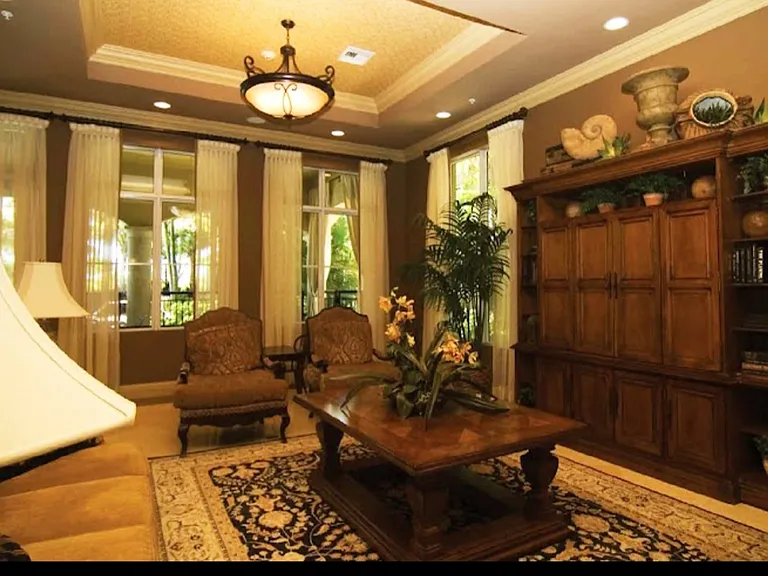 Cubroom with large screen TV, Kitchen and comfy couches and chairs perfect for get-togethers with friends to watch the big game or fight