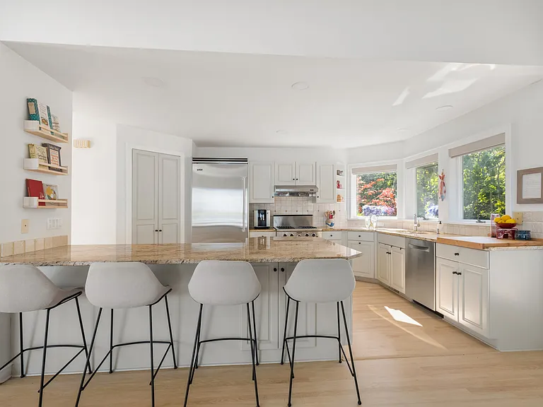 38 Three Mile Harbor Dr — Photo 11
