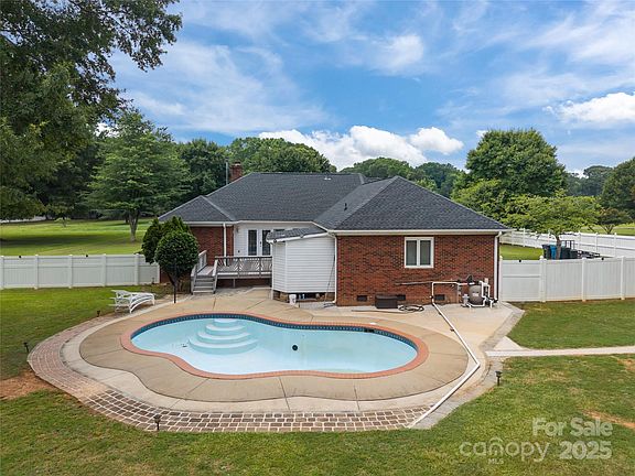 4th image of 4116 Hoodridge Ln