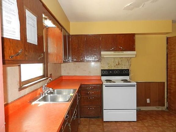4th image of 898 Oakdale Ct