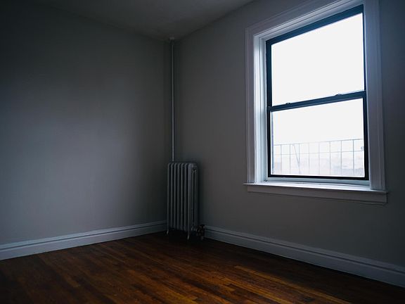 3rd image of 4215 34th Ave APT 4B