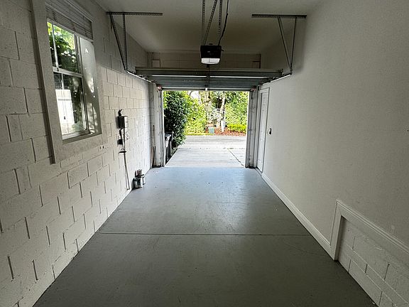 3rd image of 2987 Lindale Ave
