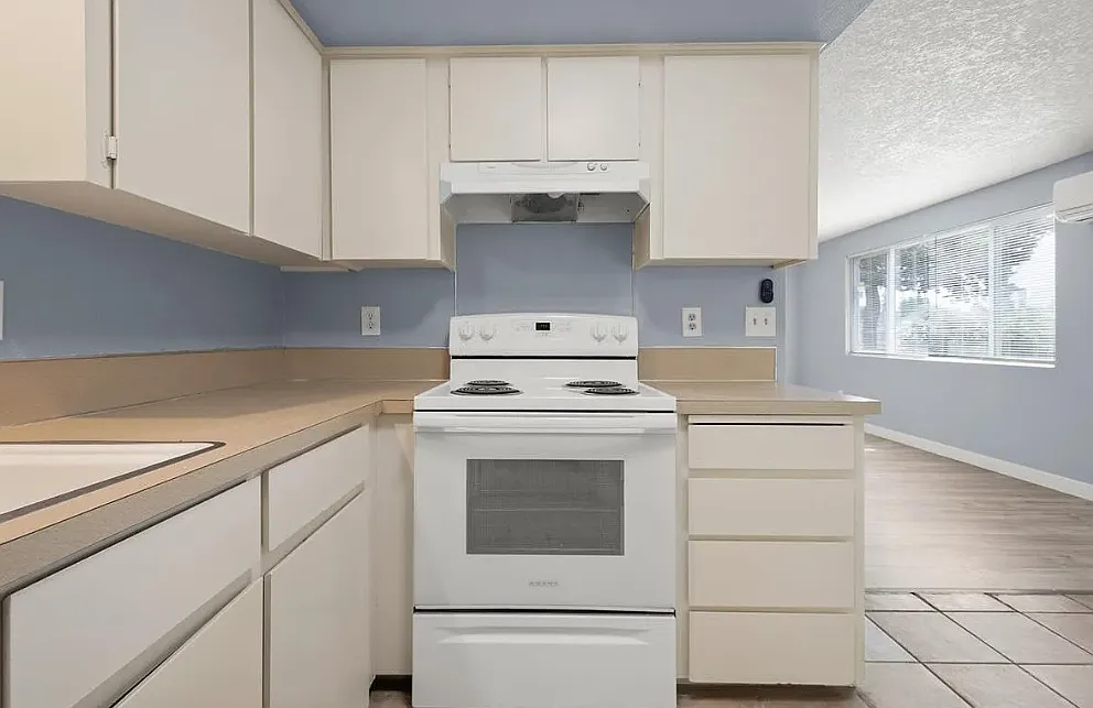 2 bed, 950 sqft, $1,750 — Photo 4